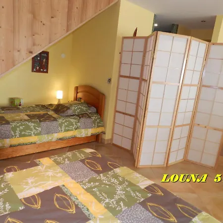 5 Personnes Maya Et Louna *