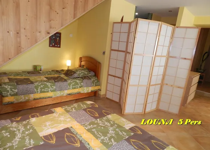 5 Personnes Maya Et Louna *